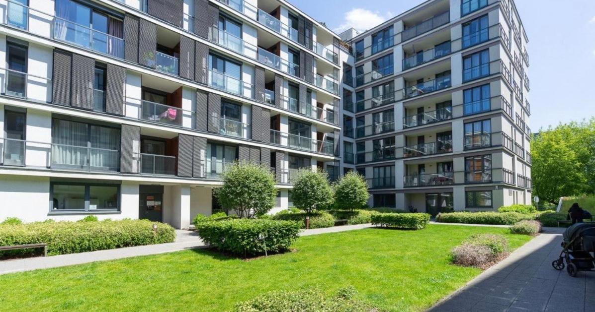 Near Airport Cybernetyki Inn Warszawa Eksteriør bilde